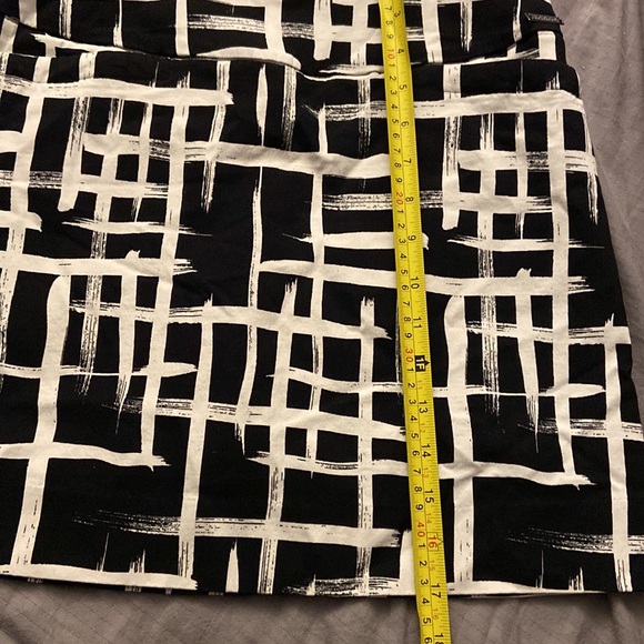 S.C. & CO. Skort! Like new ! Stretchy - Picture 5 of 7